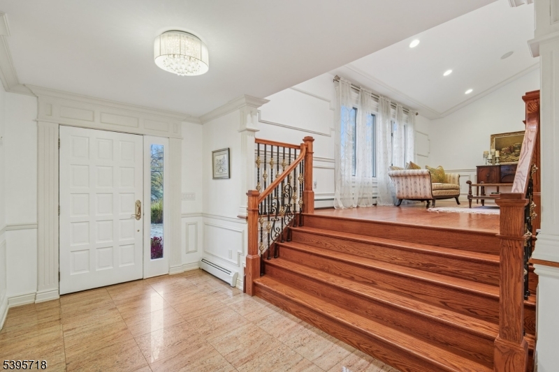 RIKER HILL - Residential