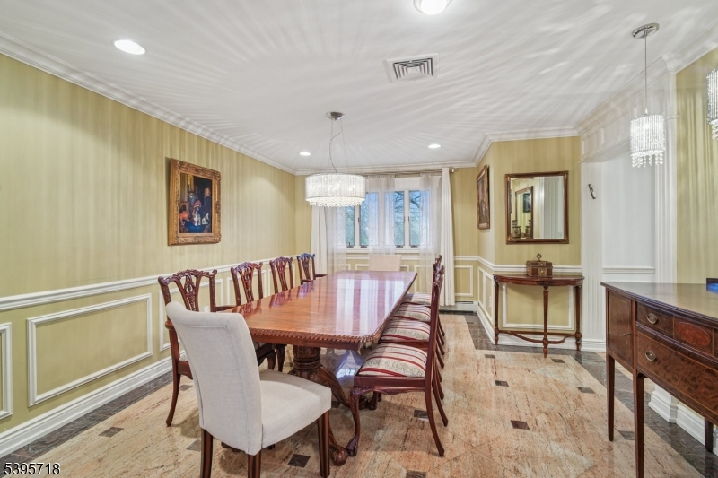 RIKER HILL - Residential