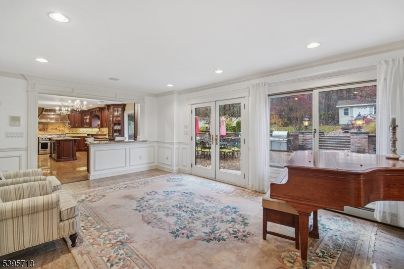 RIKER HILL - Residential