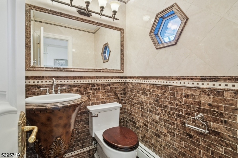 RIKER HILL - Residential