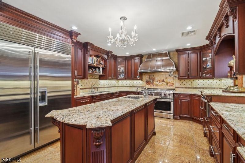 RIKER HILL - Residential