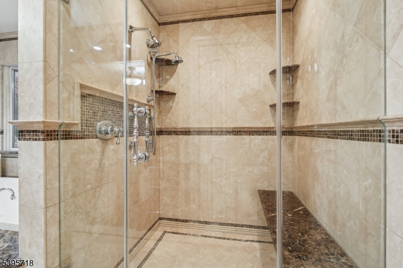 RIKER HILL - Residential