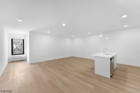 MLS: 3963130