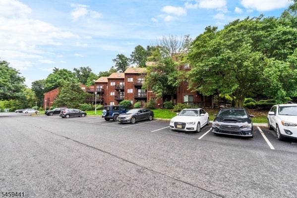 4 BRANDYWINE CT UNIT 8, VERNON, NJ 07462 - Image 2aebd53fb9aac90371f2ff9e2c30fb40/1810569084