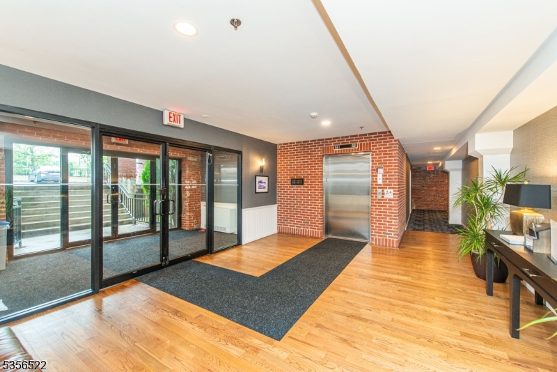 260 Main St 118