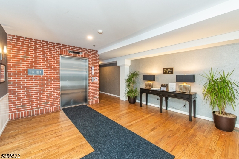 260 Main St 118