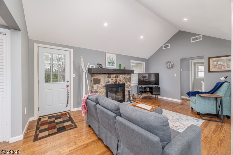 Vernon Twp., New Jersey 07422, United States, 2 Bedrooms Bedrooms, ,1 BathroomBathrooms,Residential,Pending,108040