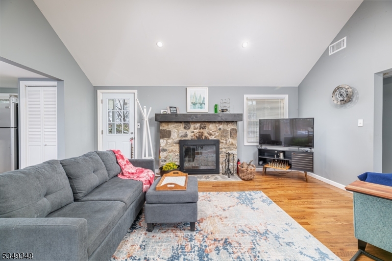 Vernon Twp., New Jersey 07422, United States, 2 Bedrooms Bedrooms, ,1 BathroomBathrooms,Residential,Pending,108040