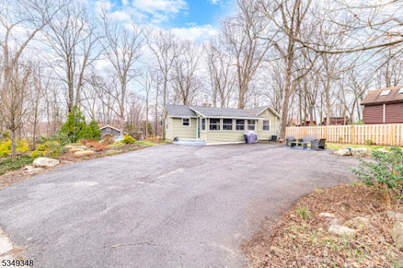 Vernon Twp., New Jersey 07422, United States, 2 Bedrooms Bedrooms, ,1 BathroomBathrooms,Residential,Pending,108040