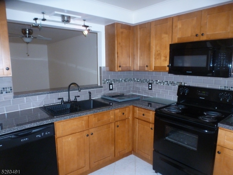 Photo 2 of 4 of 11 William St 2 condo