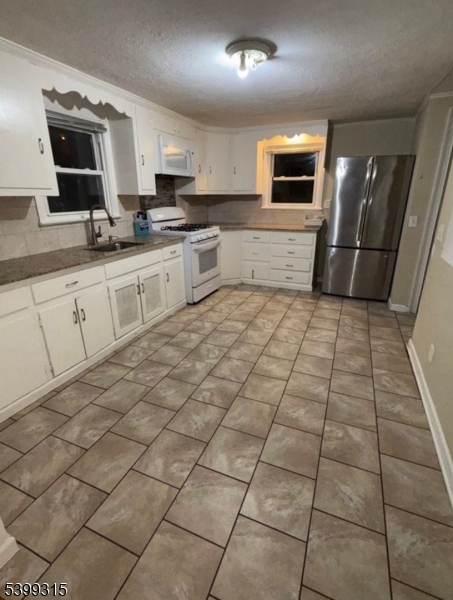 School 8 - Residential Lease