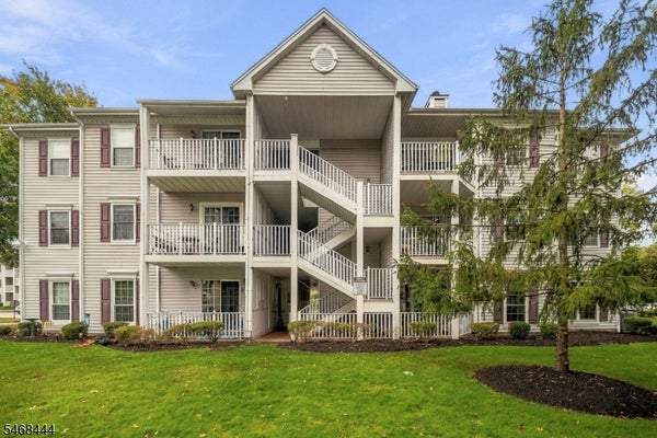 235 KEMPSEY DR, NORTH BRUNSWICK, NJ 08902 - Image 2bc2955544e4063efd7e8eb85613d22d/3466866327