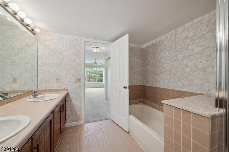 KNOLLCREST - Residential