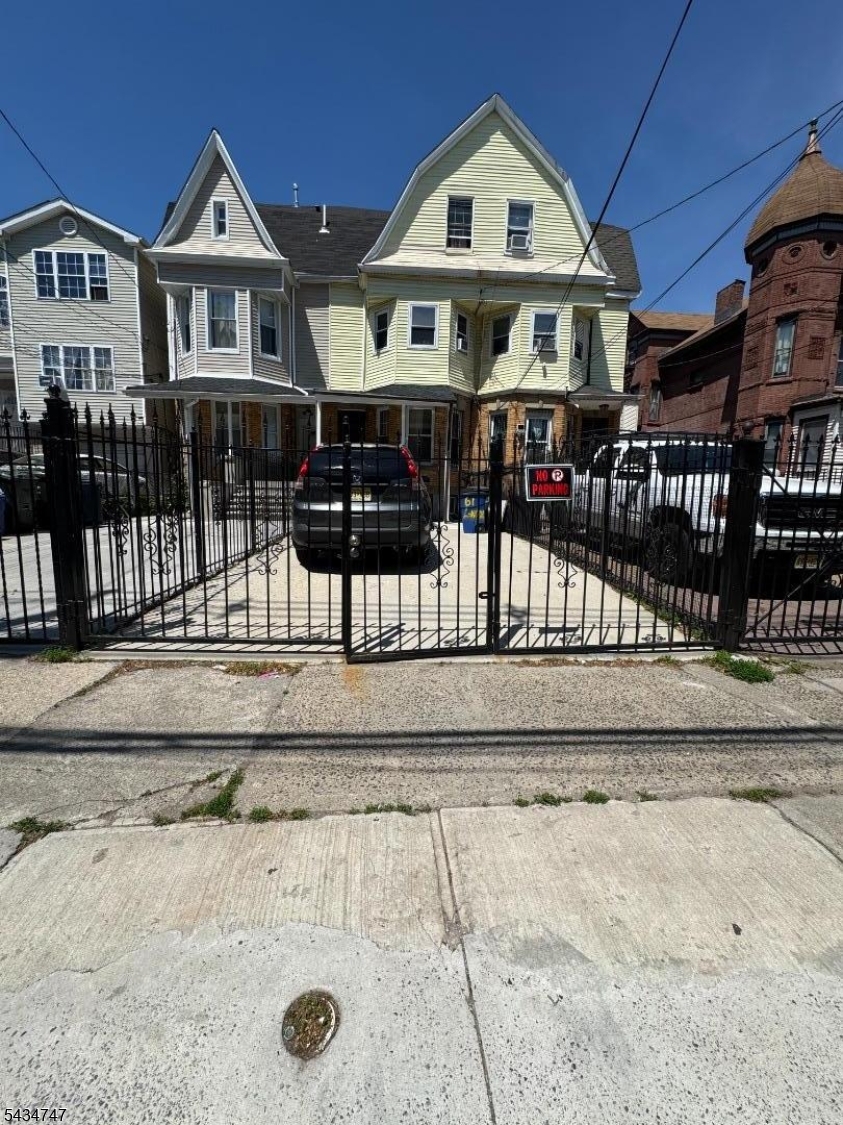 Photo 1 of 33 — 61 Lincoln Ave, Newark City, NJ 07104