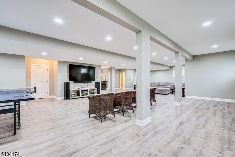 Point of Woods - Residential