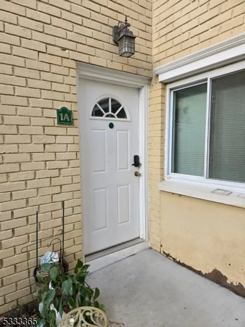 MLS: 3942033