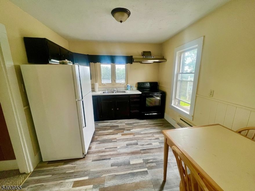 Convenient 2 bed 1 bath apartment located less than 5 minutes to Rt 80 and 10 minutes to Hackettstown. Near schools, shopping, restaurants and Tranquility Farms. Small pets permitted with deposit.