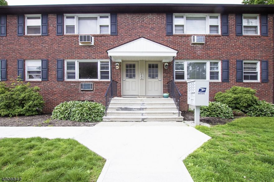 Large unit close to town, college, bus, & train. Heat and hot water included, and pets are welcome. The unit is in great condition with plenty of closet space and extra-large rooms. Don't wait these units always go quickly!!! Hardwood floors throughout, recessed lighting,dish washer, off street parking and laundry on premis.. light and bright in every room. HEAT AND HOT WATER INCLUDED. Garages are available for 150.00 per month.