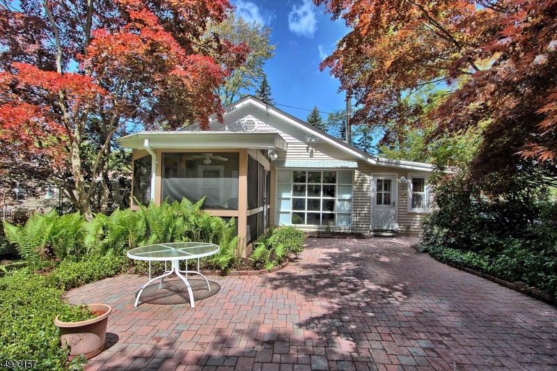 CEDAR LAKE - Residential