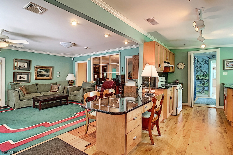 CEDAR LAKE - Residential