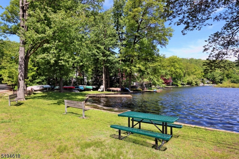 CEDAR LAKE - Residential