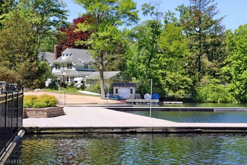 CEDAR LAKE - Residential