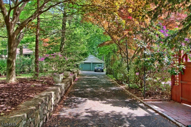 CEDAR LAKE - Residential