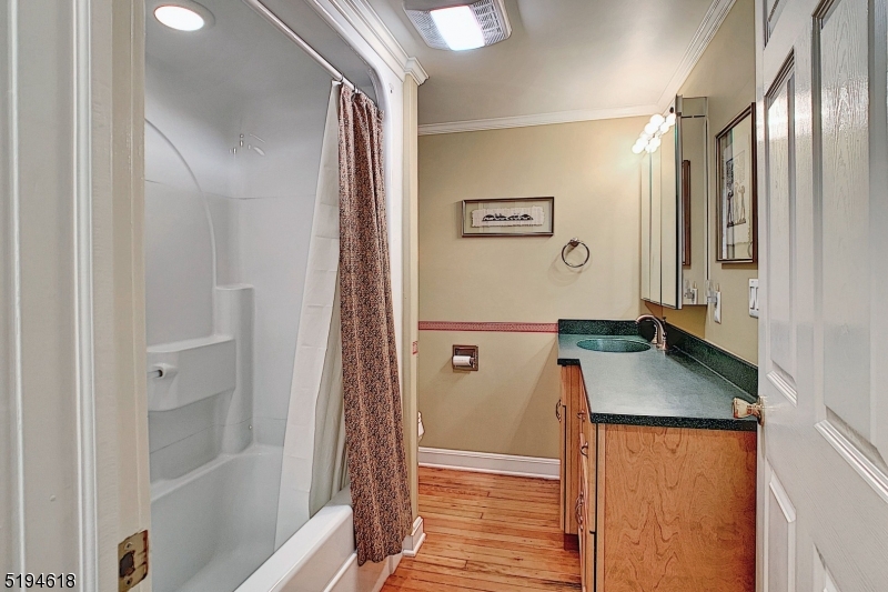 CEDAR LAKE - Residential