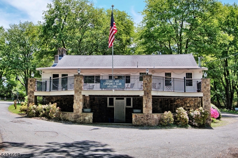 CEDAR LAKE - Residential