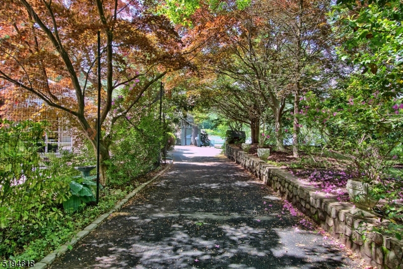 CEDAR LAKE - Residential