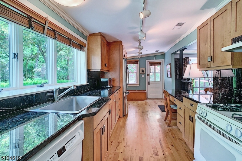 CEDAR LAKE - Residential