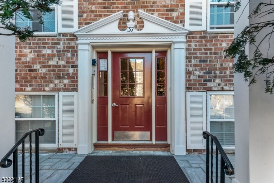 Fantastic Studio Unit located near the heart of Morristown! NYC train station only 2 blocks away! Easy access to Rt. 287 and connection to major highways. Morristown is a vibrant and exciting town constantly growing. Beautiful Laminate Floors! Bright Lighting! Newer AC unit. Convenience of Laundry just steps away! Rent includes Heat, H20, Hot water, Sewer, snow removal and ground maintenance. Hurry, this one won't last!