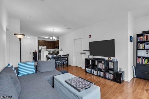 MLS: 3951044