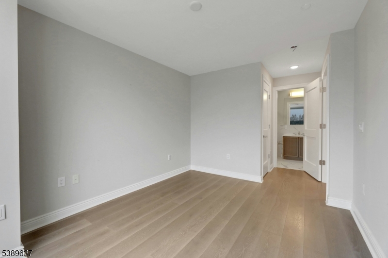 GLASS HOUSE - Residential