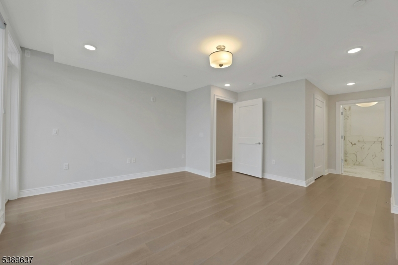 GLASS HOUSE - Residential