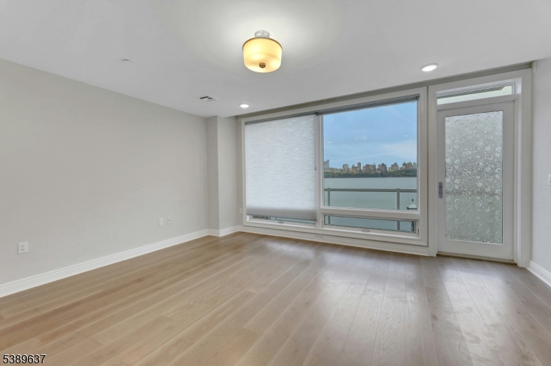 GLASS HOUSE - Residential