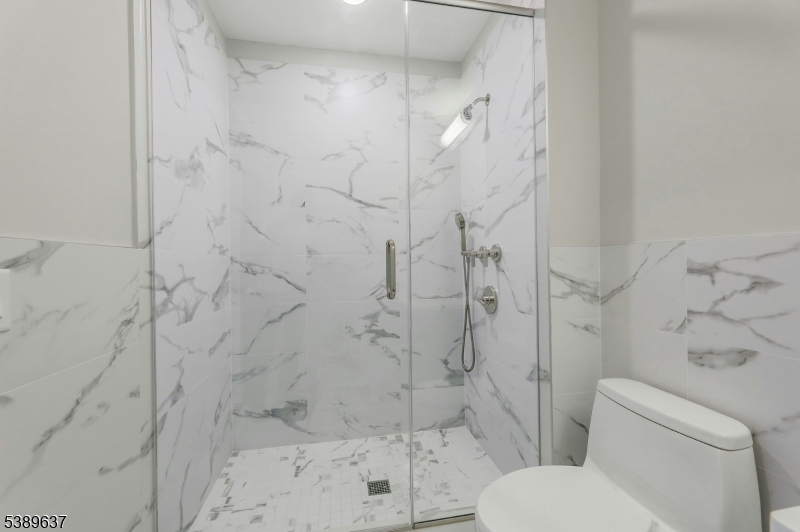 GLASS HOUSE - Residential