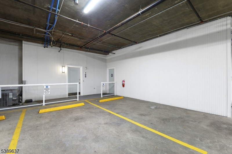 GLASS HOUSE - Residential