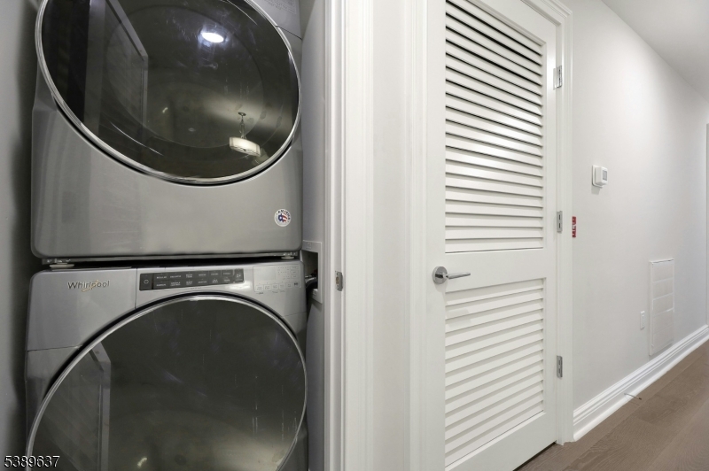 GLASS HOUSE - Residential