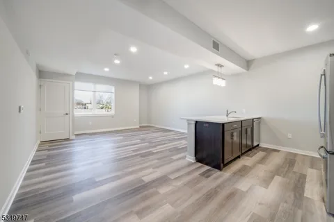 MLS: 3956156