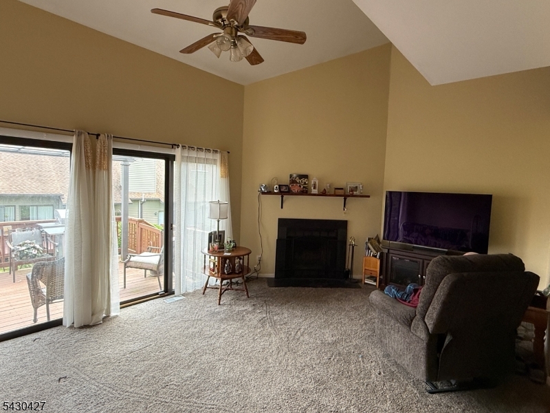 HAMPTON COMMONS - Residential