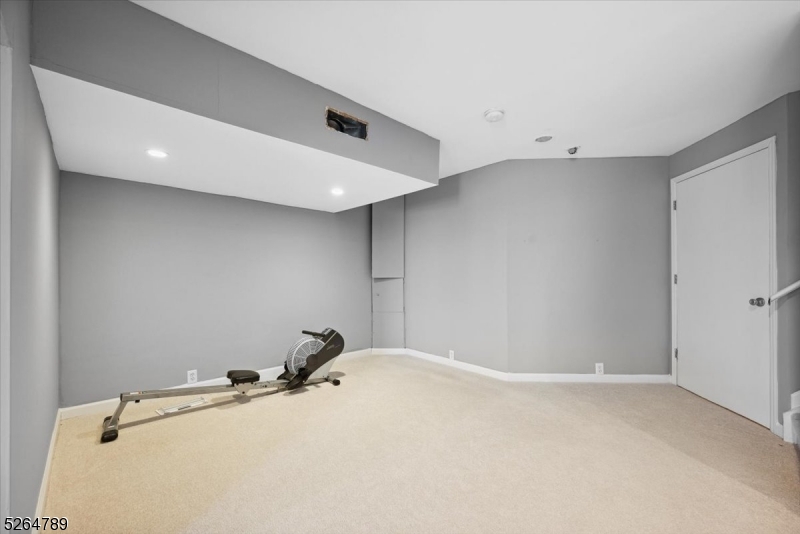 HUNTING  RIDGE - Residential Lease