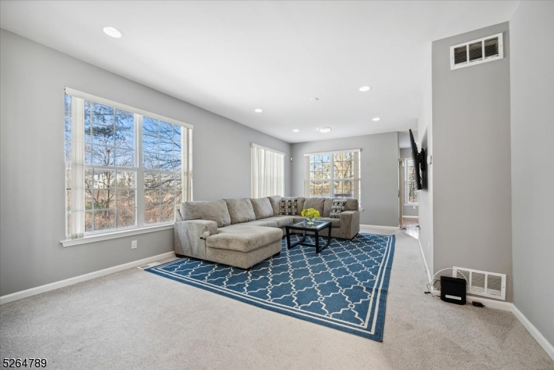 HUNTING  RIDGE - Residential Lease