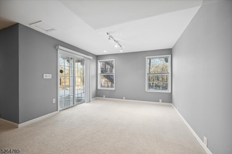 HUNTING  RIDGE - Residential Lease