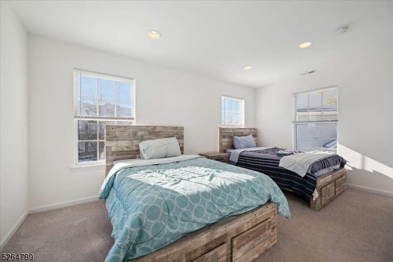 HUNTING  RIDGE - Residential Lease