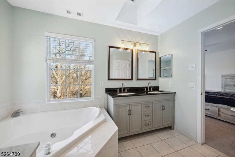 HUNTING  RIDGE - Residential Lease