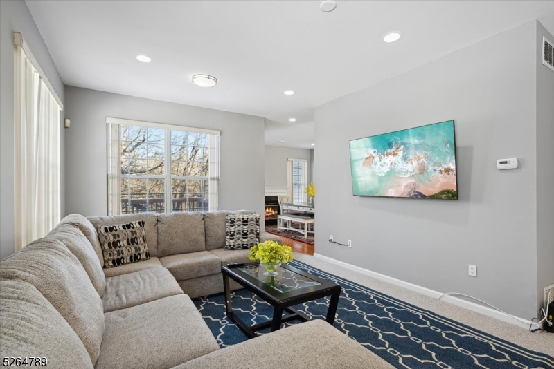 HUNTING  RIDGE - Residential Lease