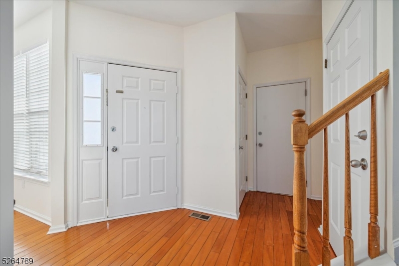 HUNTING  RIDGE - Residential Lease