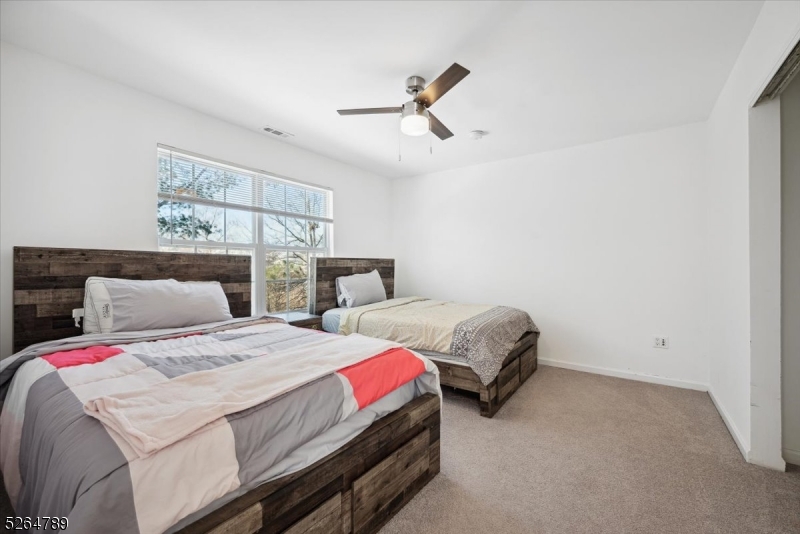 HUNTING  RIDGE - Residential Lease