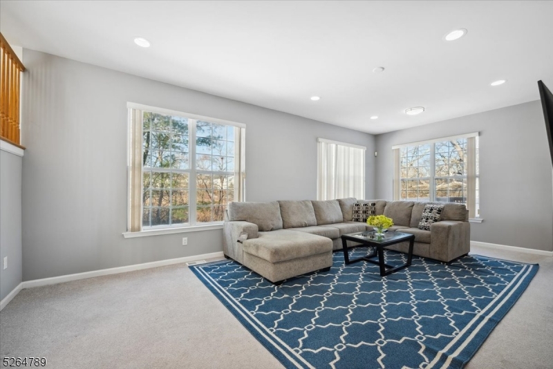 HUNTING  RIDGE - Residential Lease